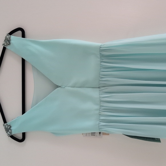 Party dress. - Picture 2 of 3